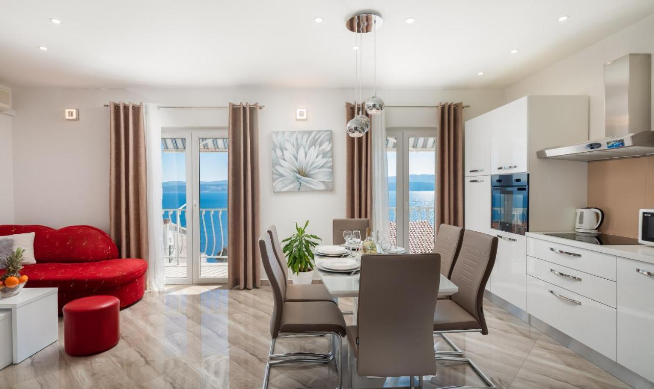 Fba Family Beach Apartments Омиш Экстерьер фото
