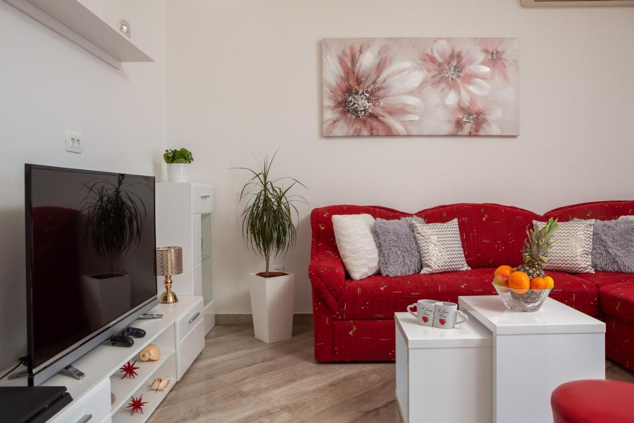 Fba Family Beach Apartments Омиш Экстерьер фото