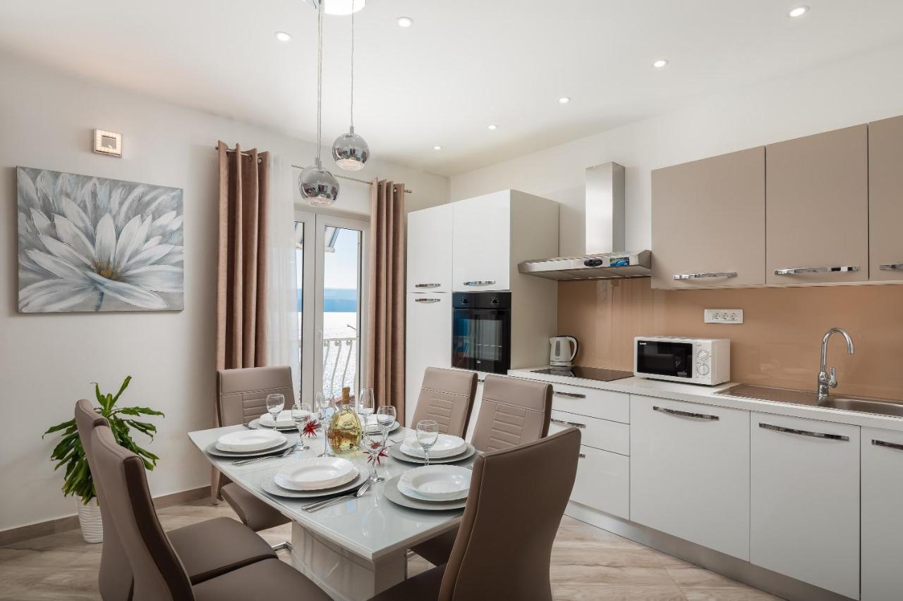 Fba Family Beach Apartments Омиш Экстерьер фото