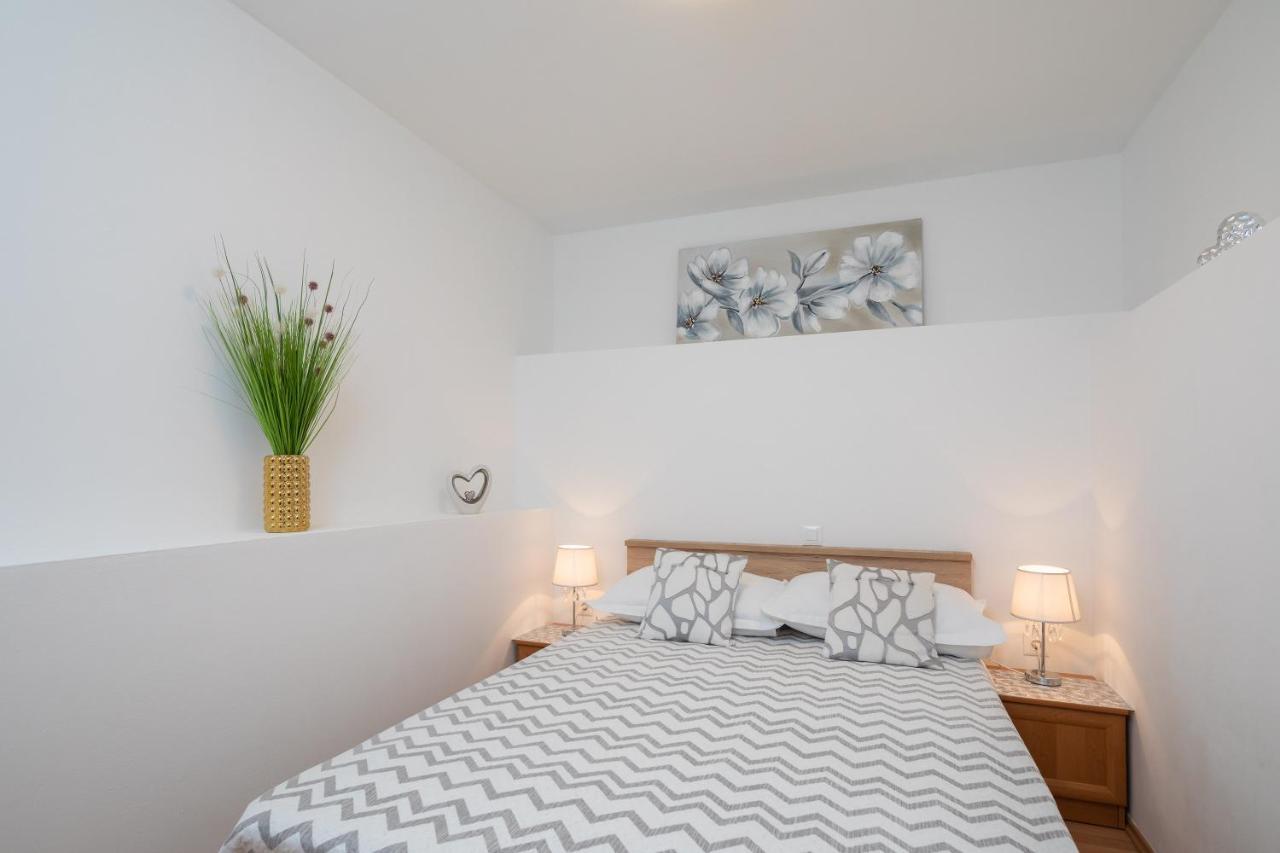 Fba Family Beach Apartments Омиш Экстерьер фото