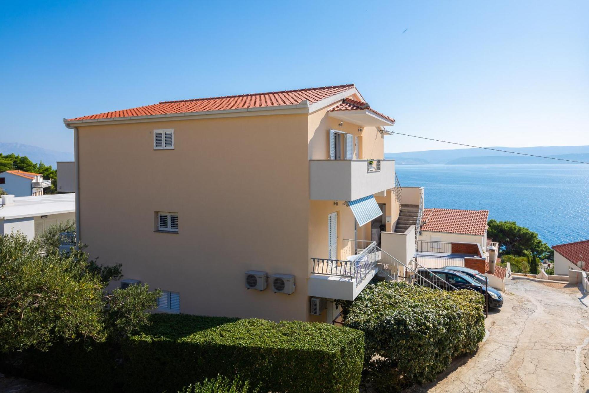 Fba Family Beach Apartments Омиш Экстерьер фото