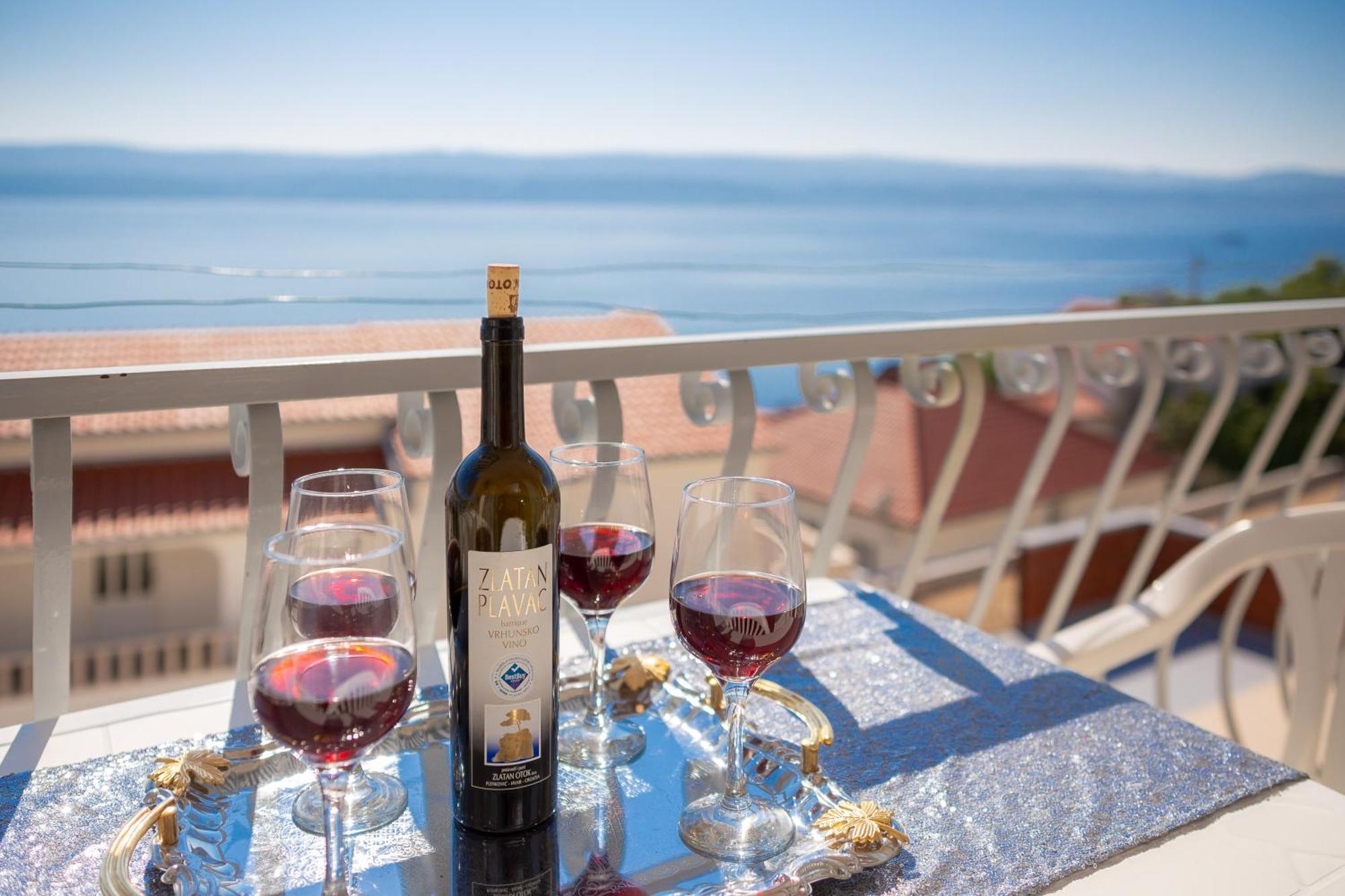 Fba Family Beach Apartments Омиш Экстерьер фото