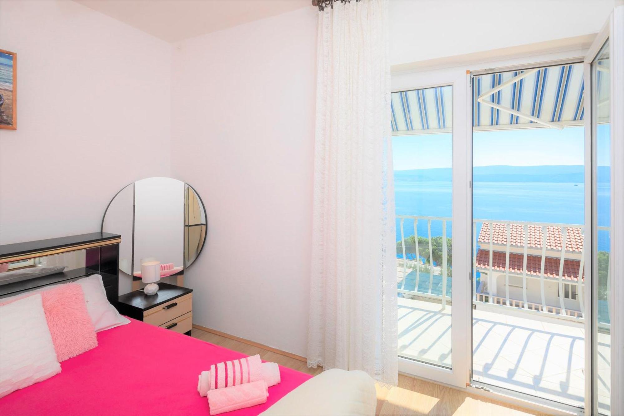 Fba Family Beach Apartments Омиш Экстерьер фото