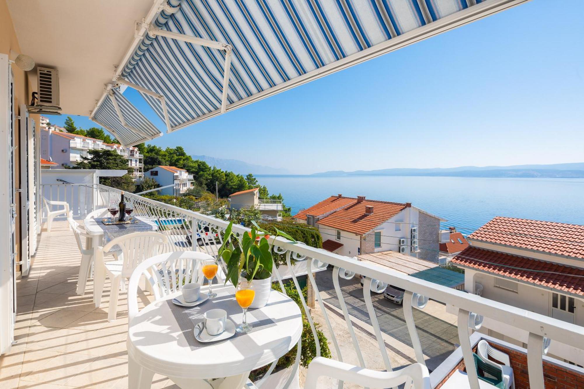 Fba Family Beach Apartments Омиш Экстерьер фото