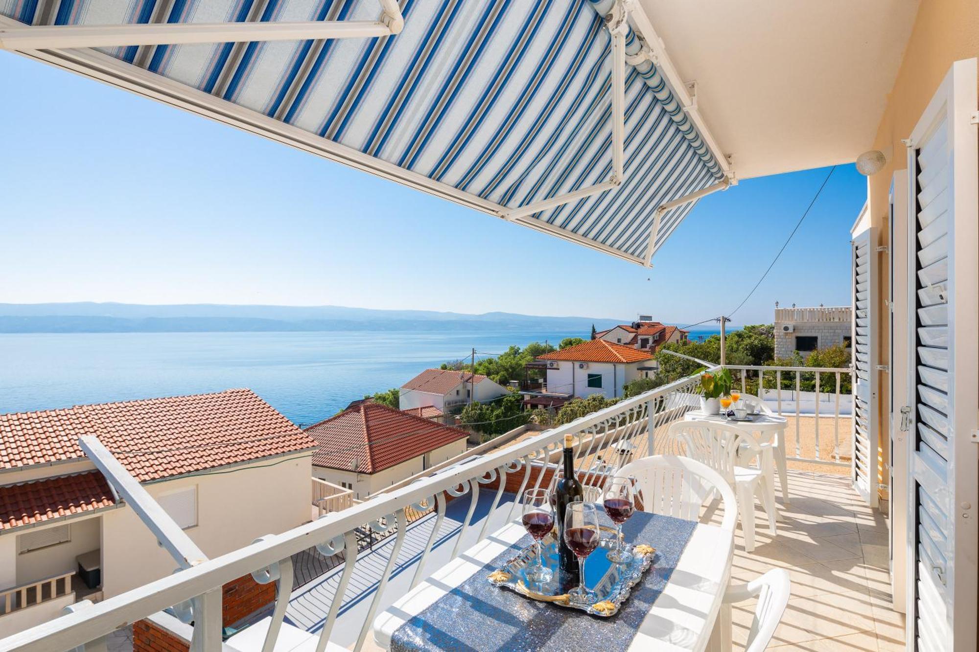 Fba Family Beach Apartments Омиш Экстерьер фото