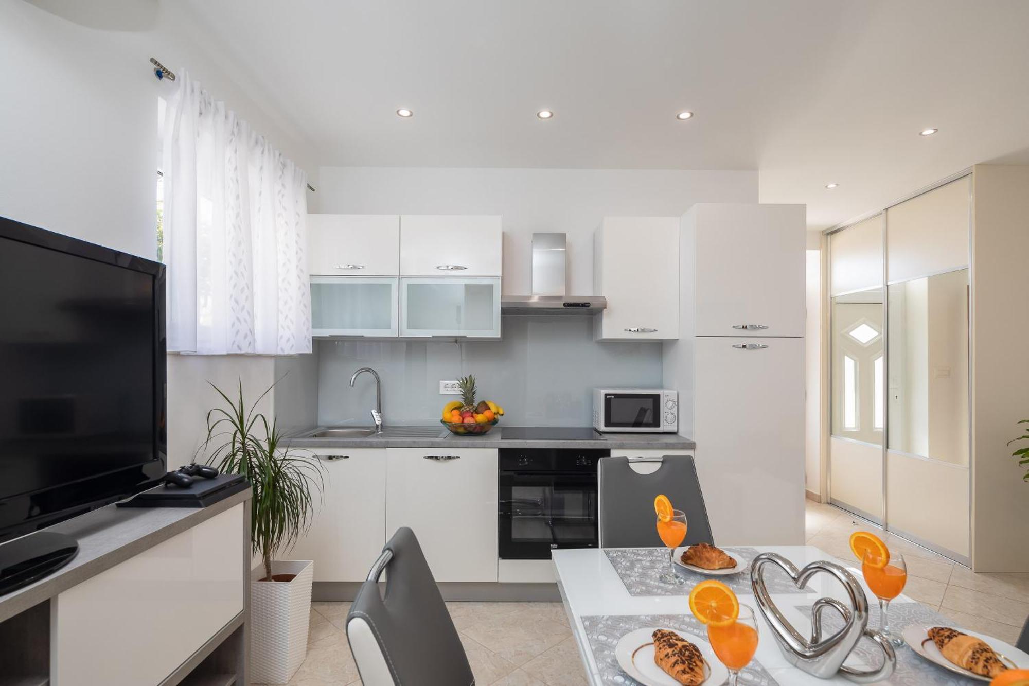 Fba Family Beach Apartments Омиш Номер фото