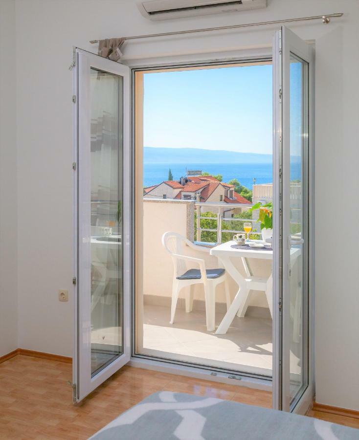 Fba Family Beach Apartments Омиш Экстерьер фото