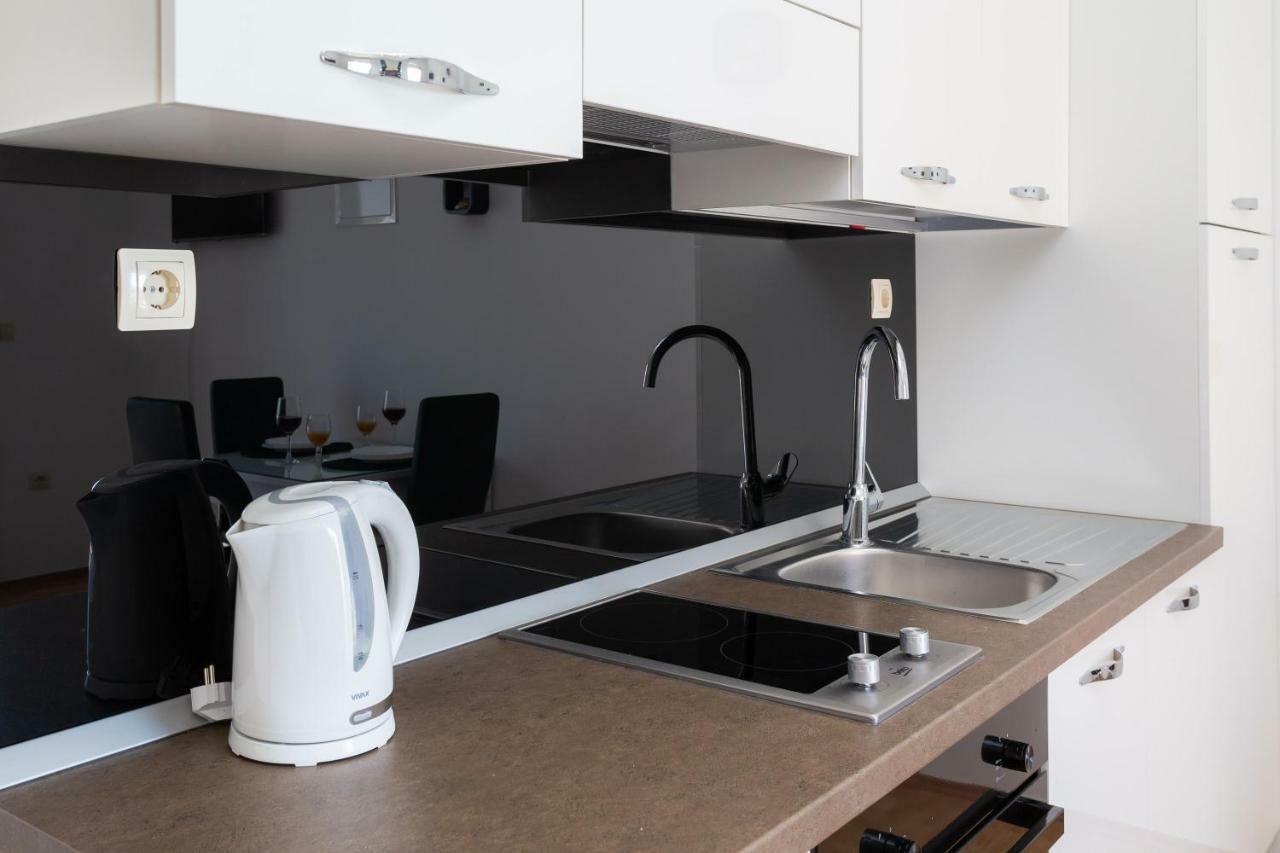 Fba Family Beach Apartments Омиш Экстерьер фото