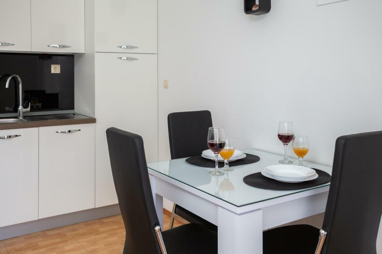 Fba Family Beach Apartments Омиш Экстерьер фото