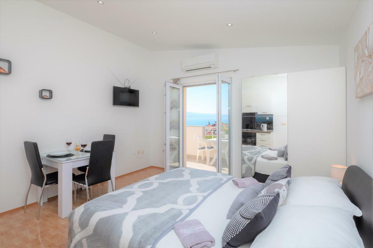Fba Family Beach Apartments Омиш Экстерьер фото