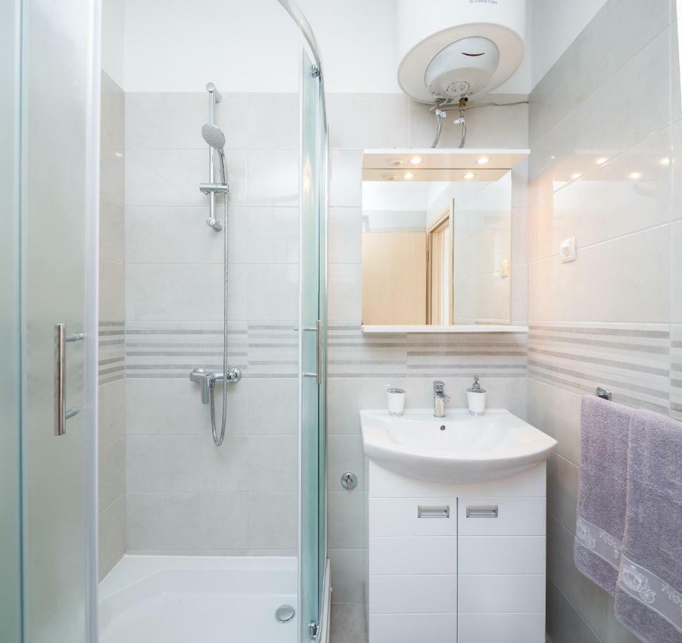 Fba Family Beach Apartments Омиш Экстерьер фото