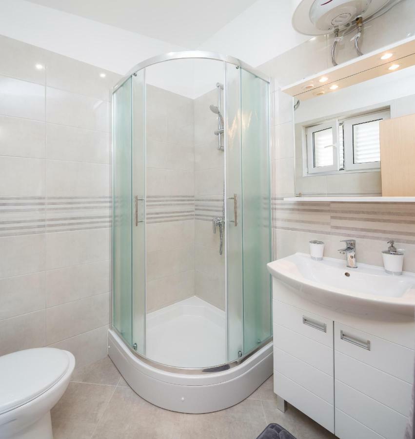 Fba Family Beach Apartments Омиш Экстерьер фото