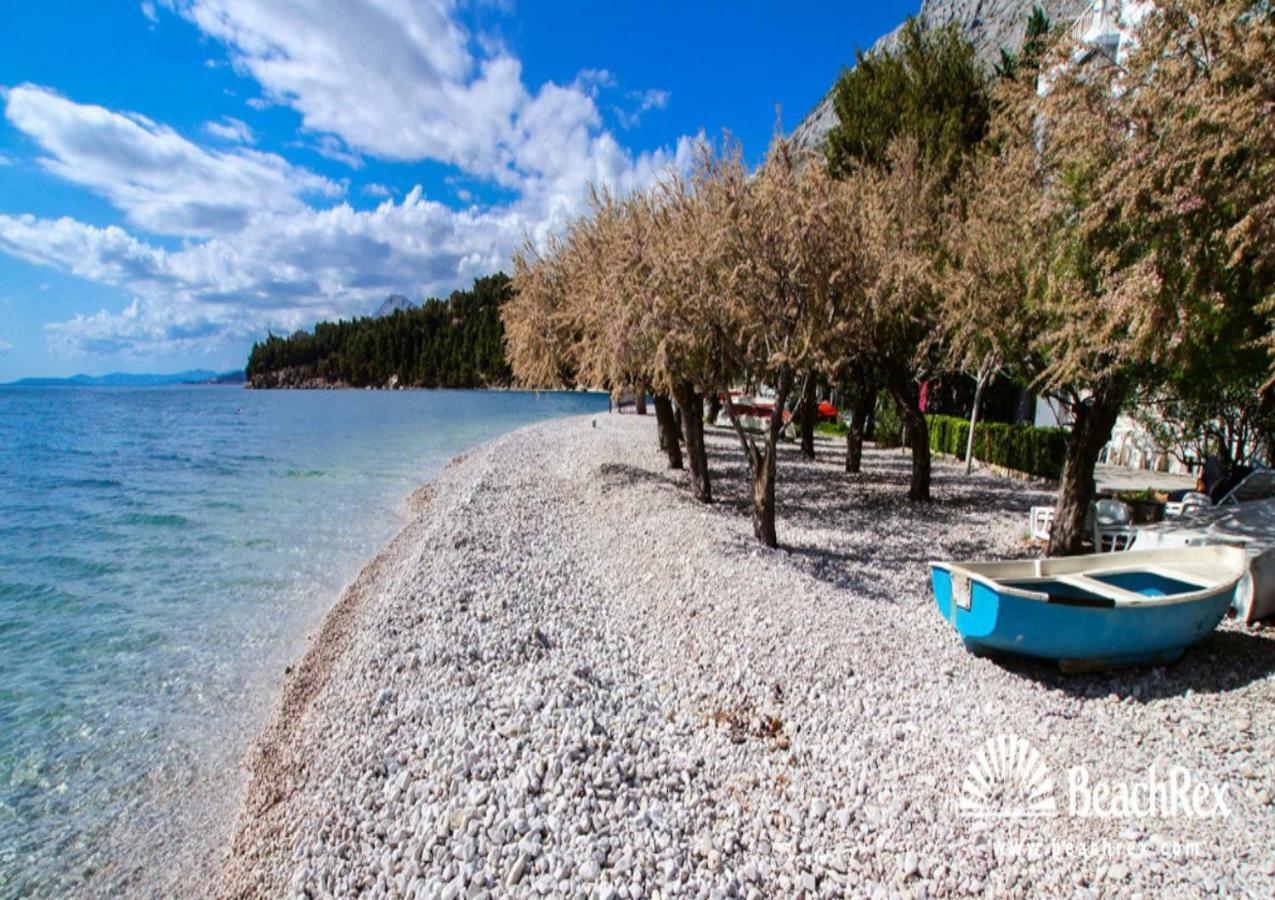 Fba Family Beach Apartments Омиш Экстерьер фото