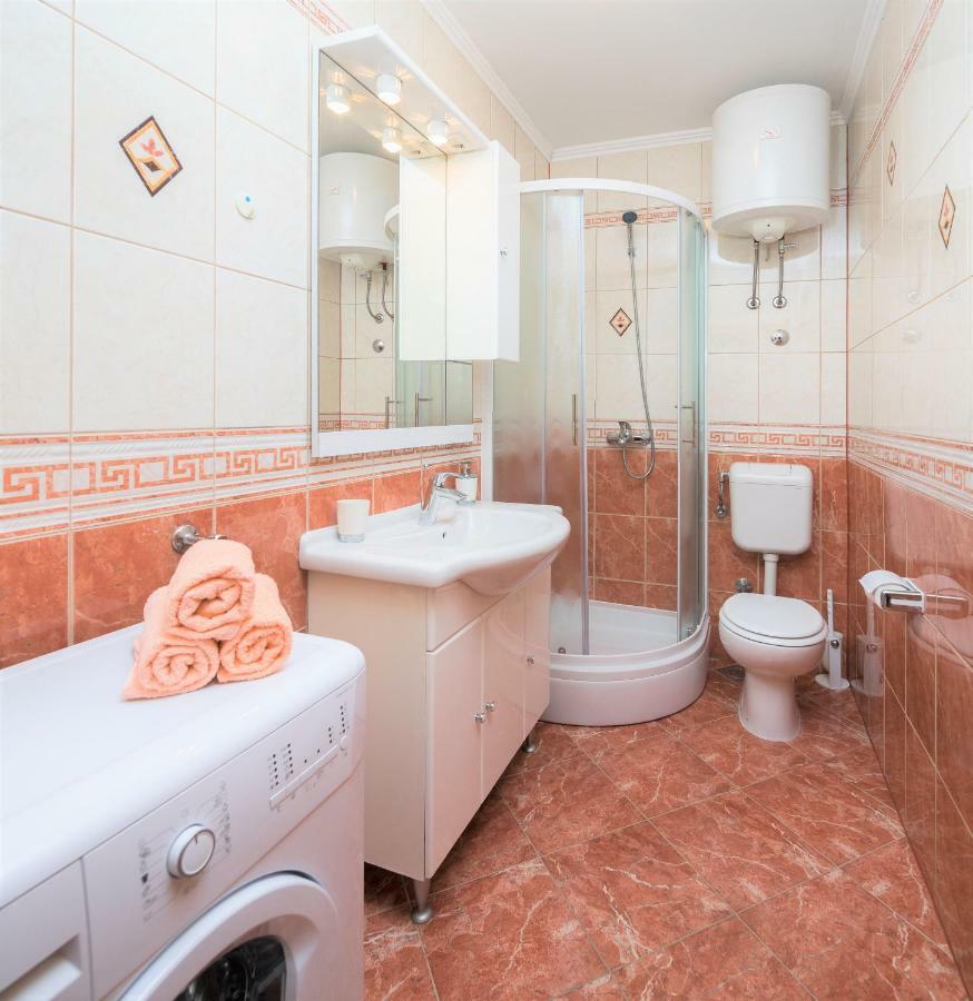 Fba Family Beach Apartments Омиш Экстерьер фото